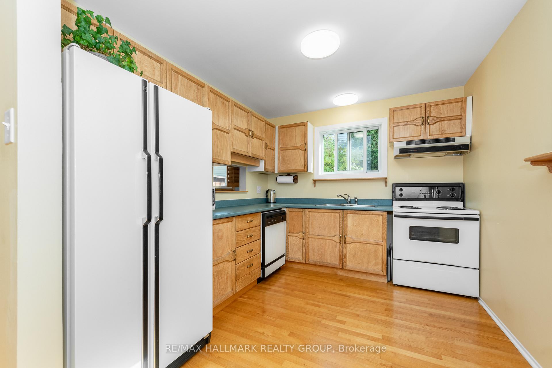 Photo 16 of 1414 Eastcliffe Way, Ottawa, Pineview — HOMEH