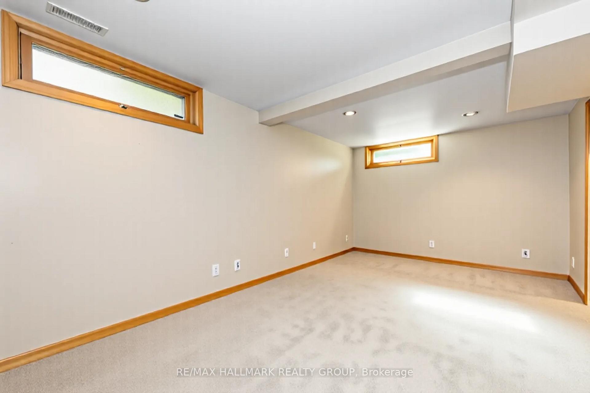 Photo 31 of 1414 Eastcliffe Way, Ottawa, Pineview — HOMEH