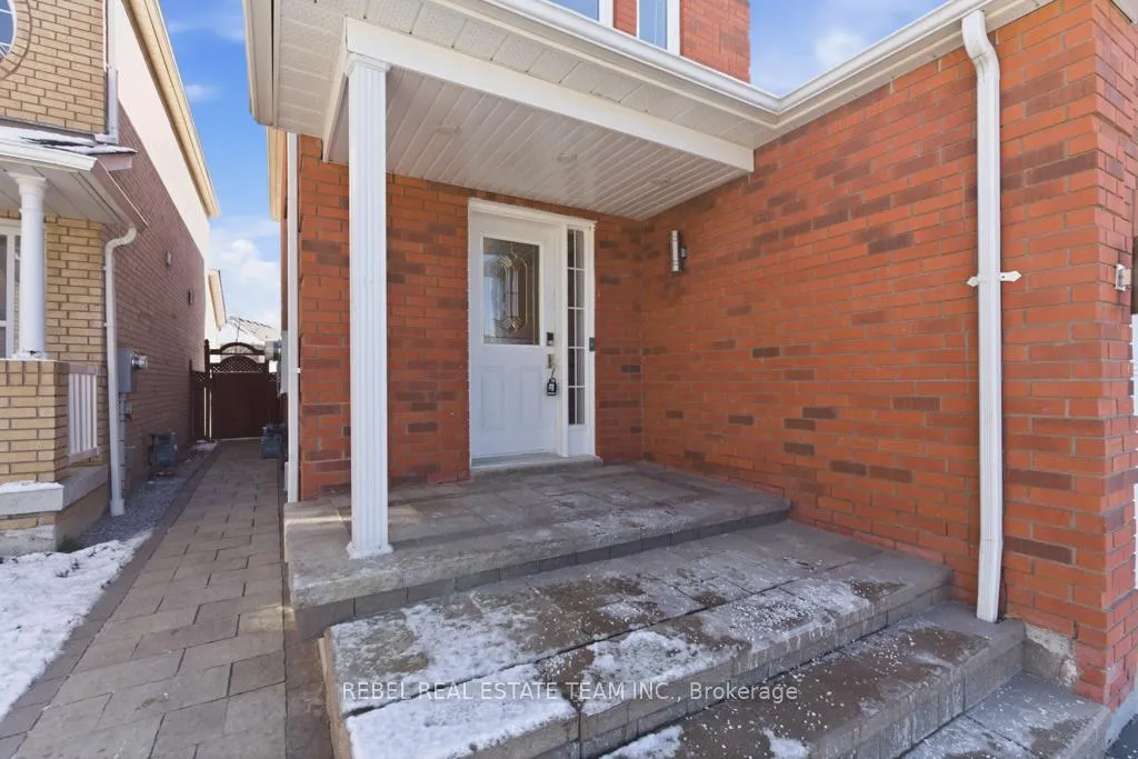 Photo 2 of 11 Booth Crescent, Ajax, Central — HOMEH