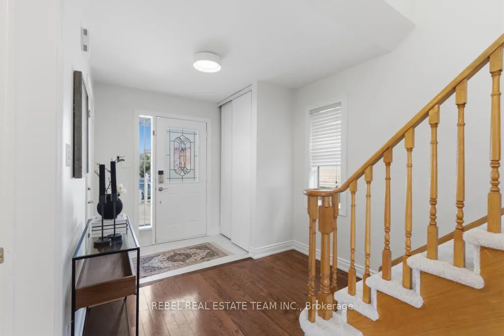 Photo 3 of 11 Booth Crescent, Ajax, Central — HOMEH