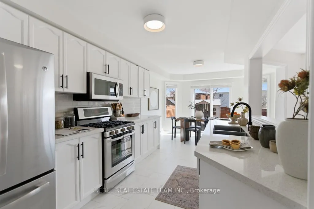 Photo 10 of 11 Booth Crescent, Ajax, Central — HOMEH