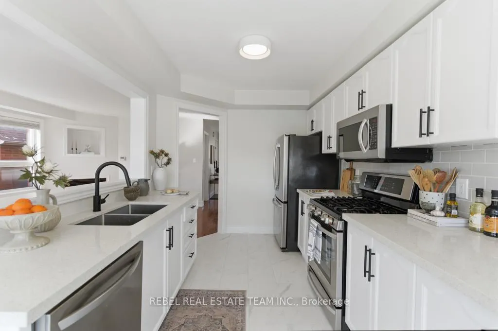 Photo 13 of 11 Booth Crescent, Ajax, Central — HOMEH