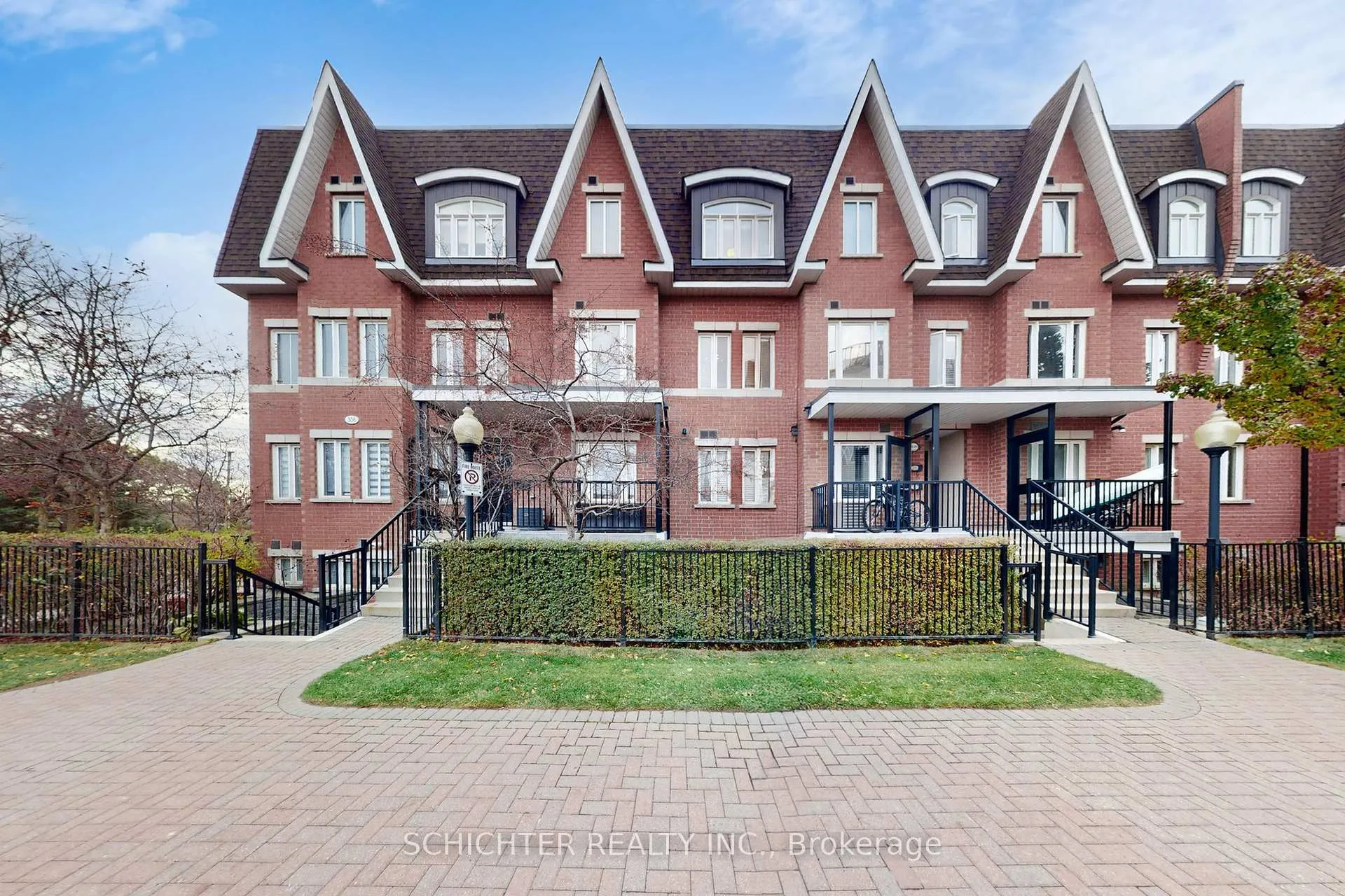 Photo 2 of Unit 296, 306 John Street, Markham, Aileen-Willowbrook — HOMEH
