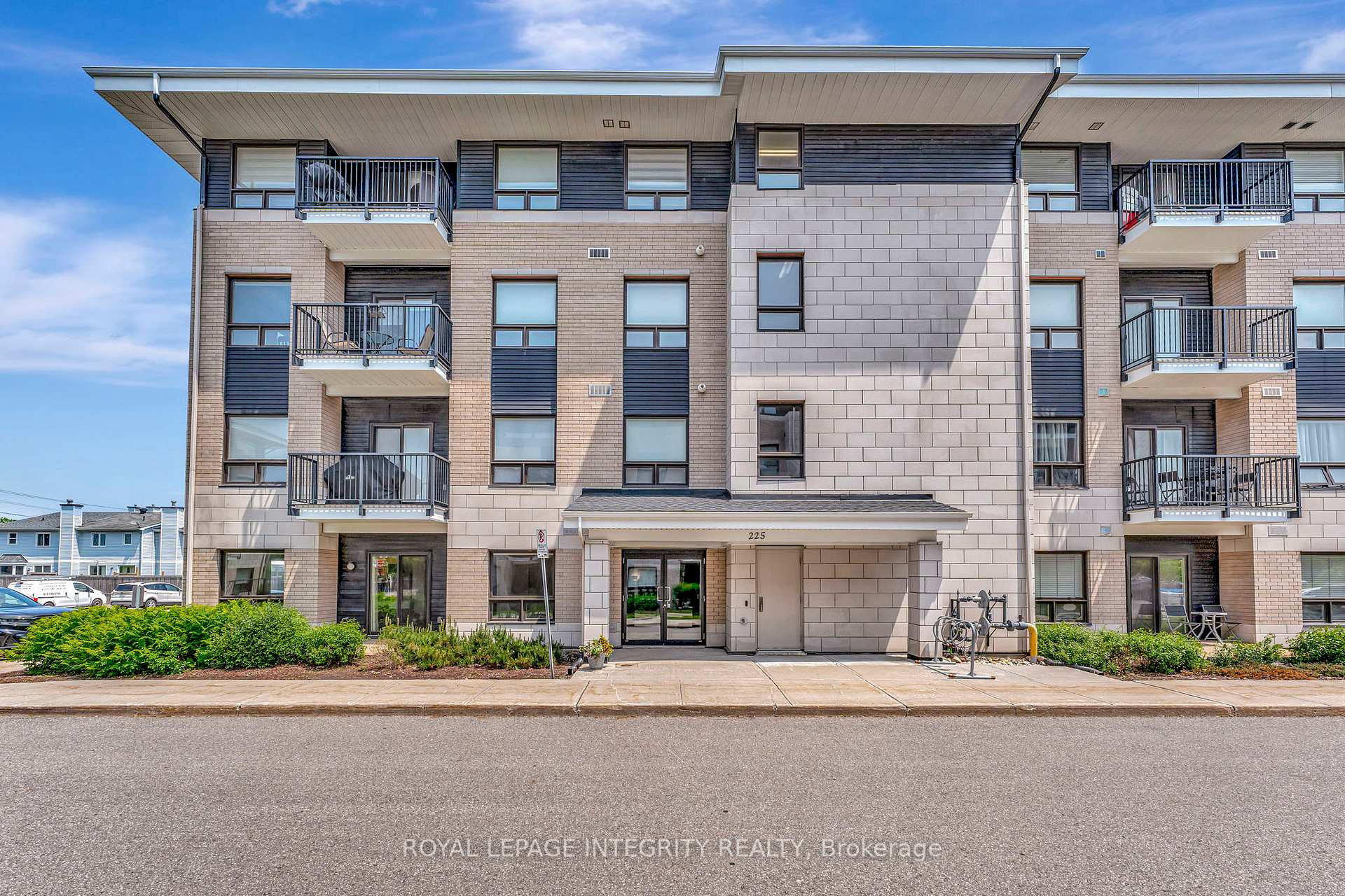 Photo 1 of Unit 106, 225 Winterfell Private, Ottawa, Hunt Club Park — HOMEH