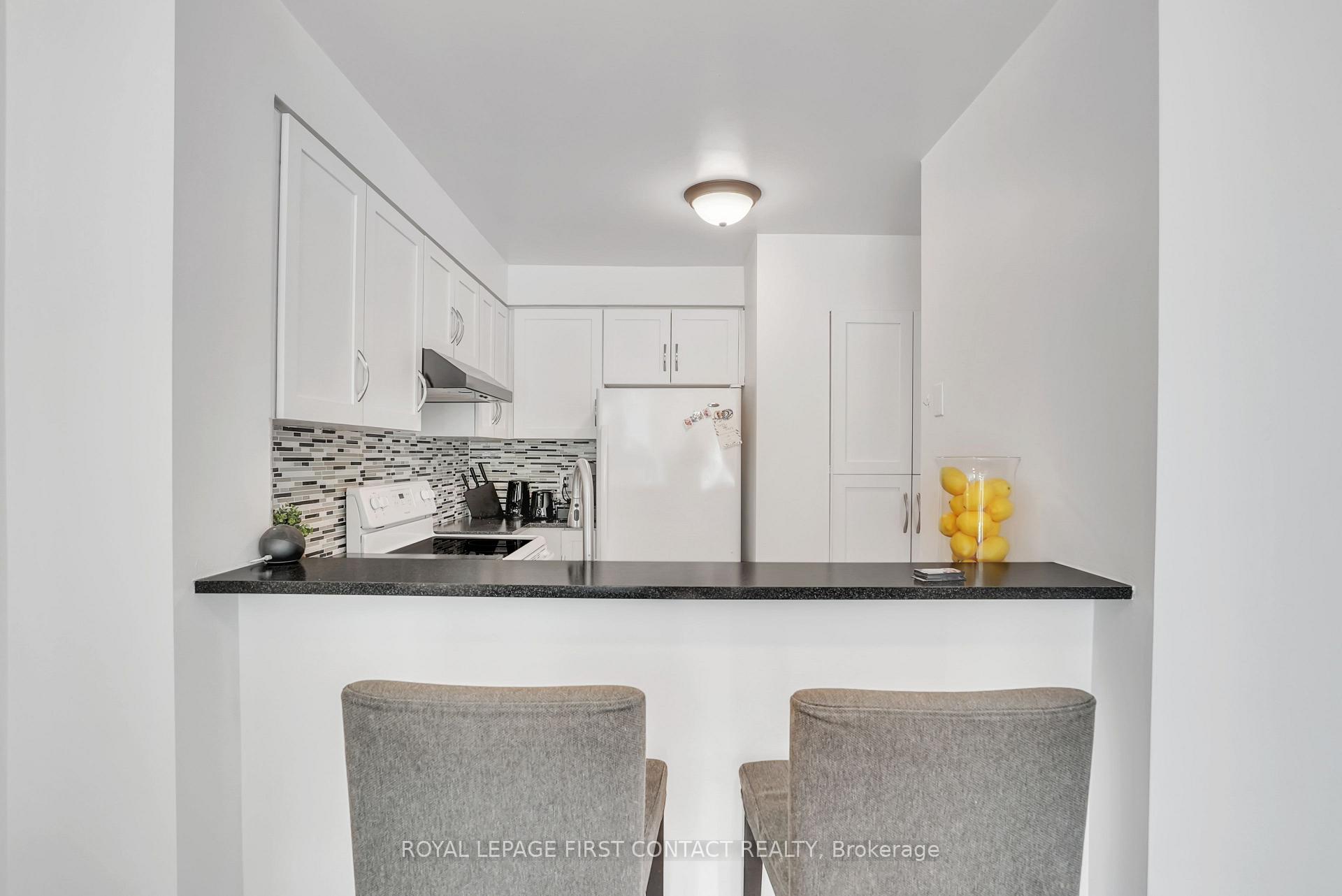 Photo 12 of Unit 908, 140 Dunlop Street E, Barrie, City Centre — HOMEH
