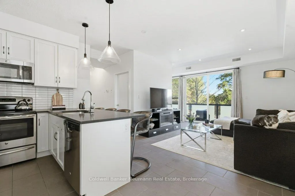 Photo 7 of Unit 14, 32 Arkell Road, Guelph, Kortright East — HOMEH