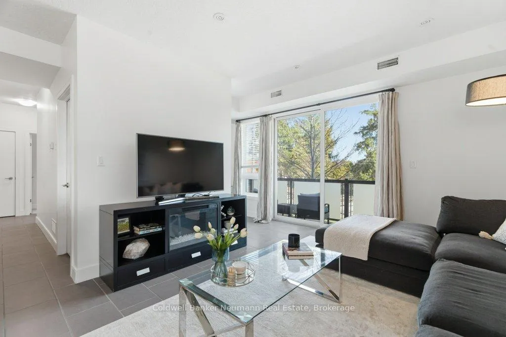 Photo 12 of Unit 14, 32 Arkell Road, Guelph, Kortright East — HOMEH
