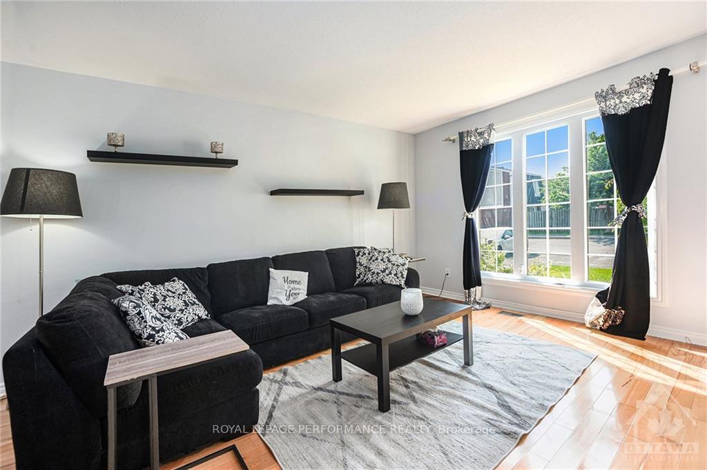 Photo 4 of 415 Kintyre, Ottawa, Carleton Square — HOMEH