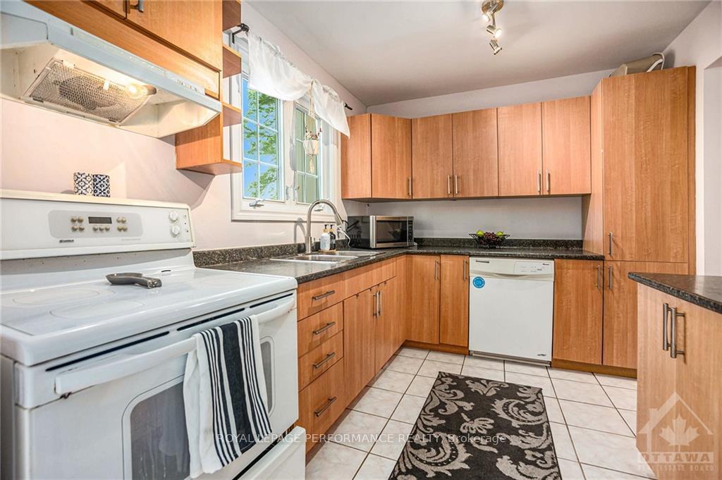 Photo 7 of 415 Kintyre, Ottawa, Carleton Square — HOMEH