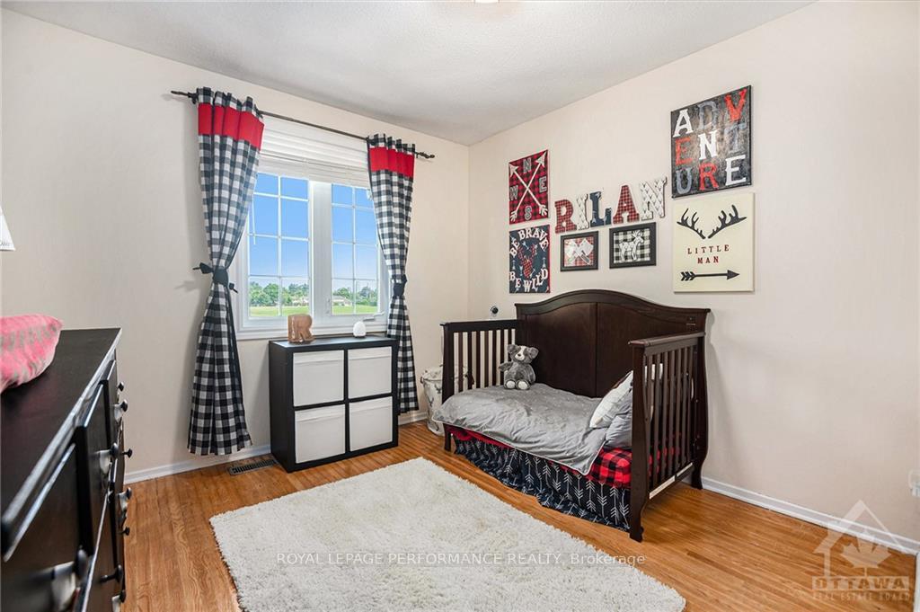 Photo 15 of 415 Kintyre, Ottawa, Carleton Square — HOMEH