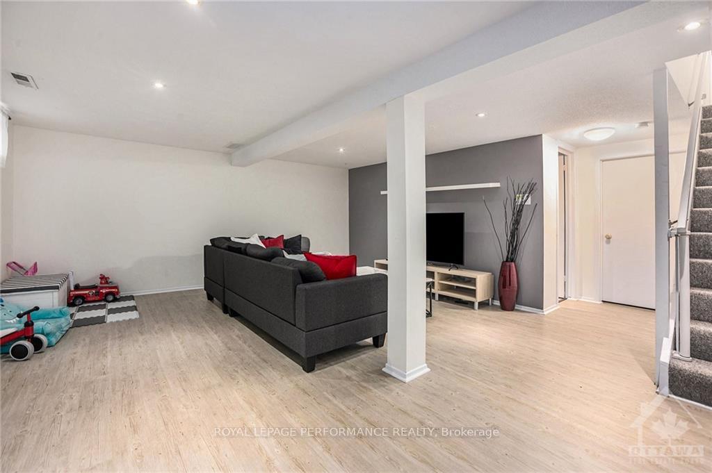 Photo 16 of 415 Kintyre, Ottawa, Carleton Square — HOMEH