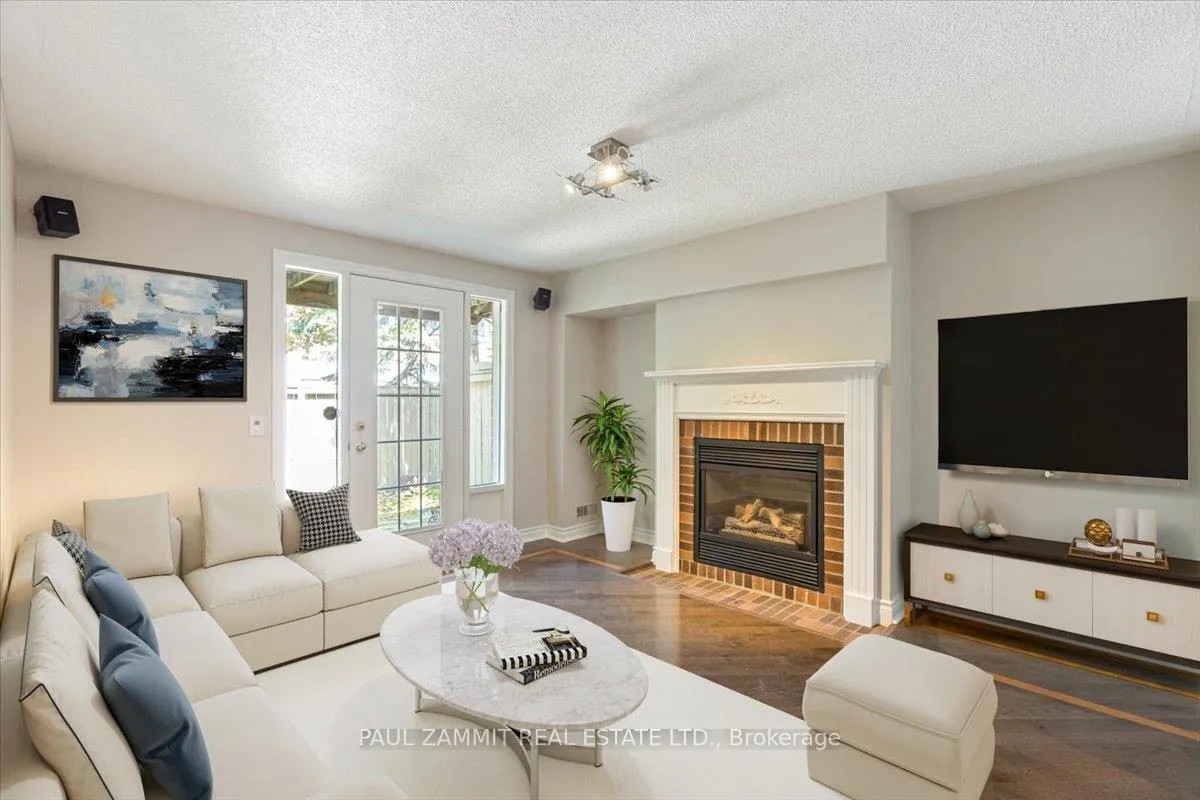 Photo 2 of Unit 23, 8038 Yonge Street, Vaughan, Uplands — HOMEH