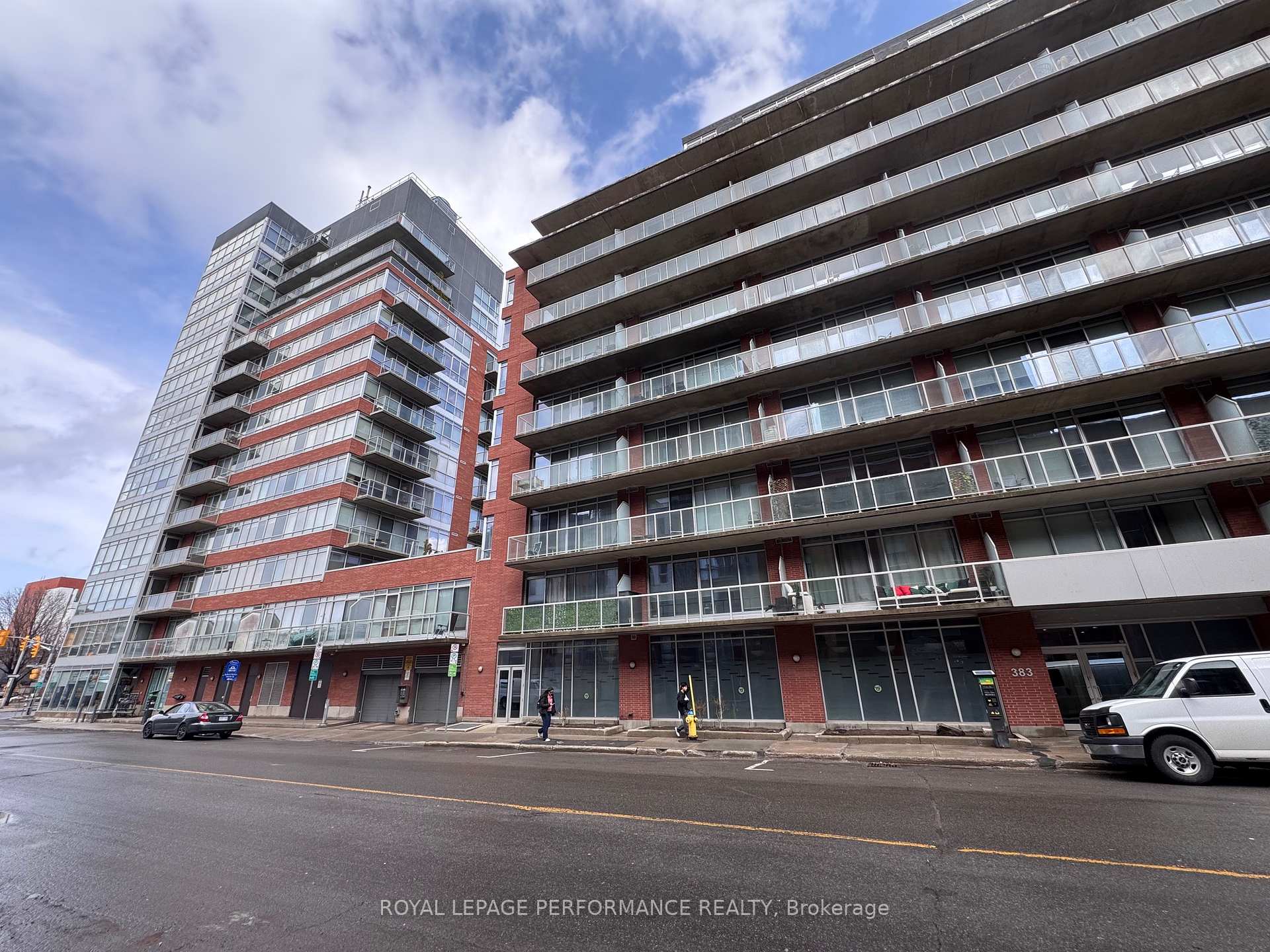 Front of Unit 401, 383 Cumberland Street N