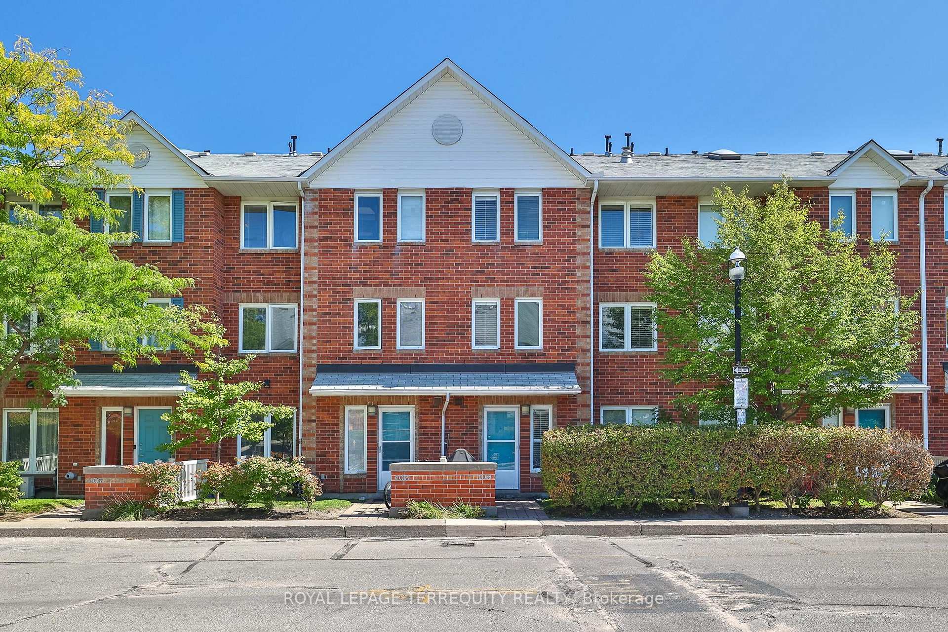 Front of Unit 105, 900 Steeles Avenue W