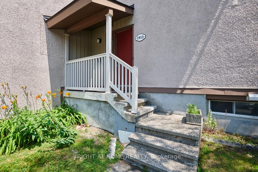 Photo 4 of Unit 92, 1913 Stonehenge Crescent S, Ottawa, Pineview — HOMEH