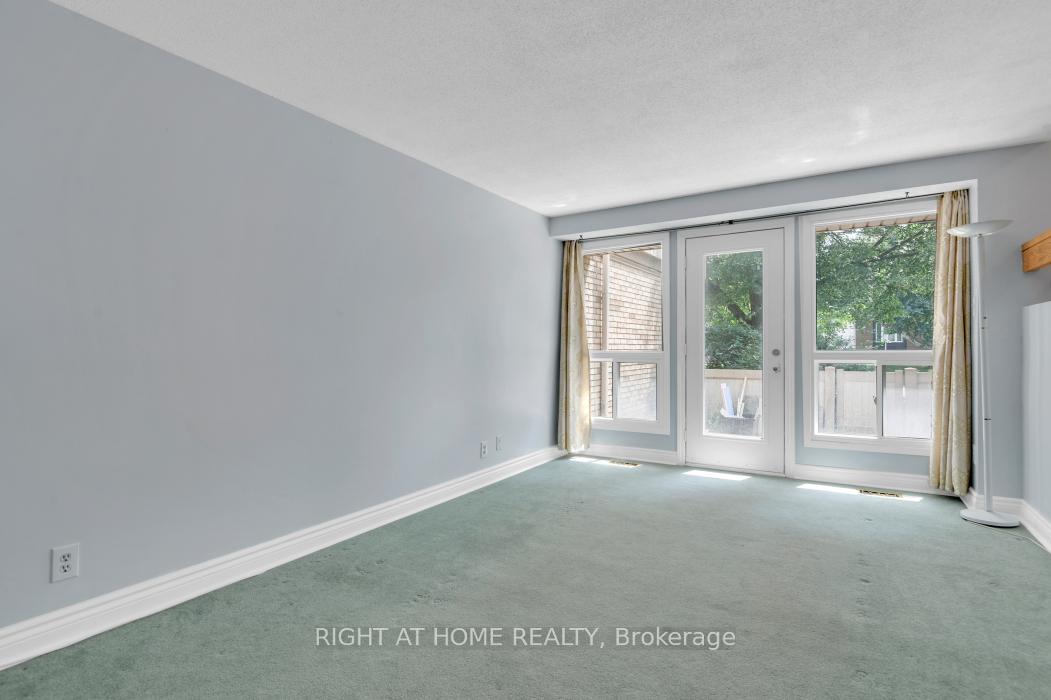 Photo 8 of Unit 92, 1913 Stonehenge Crescent S, Ottawa, Pineview — HOMEH