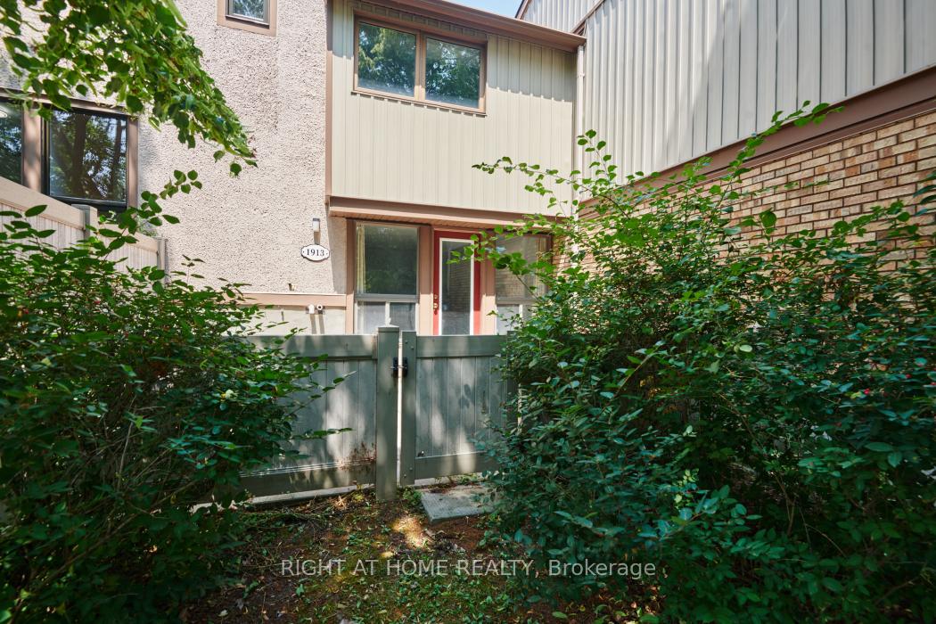 Photo 32 of Unit 92, 1913 Stonehenge Crescent S, Ottawa, Pineview — HOMEH