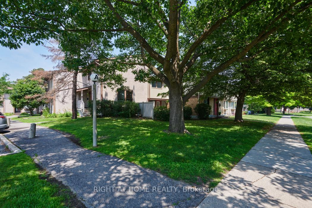 Photo 34 of Unit 92, 1913 Stonehenge Crescent S, Ottawa, Pineview — HOMEH