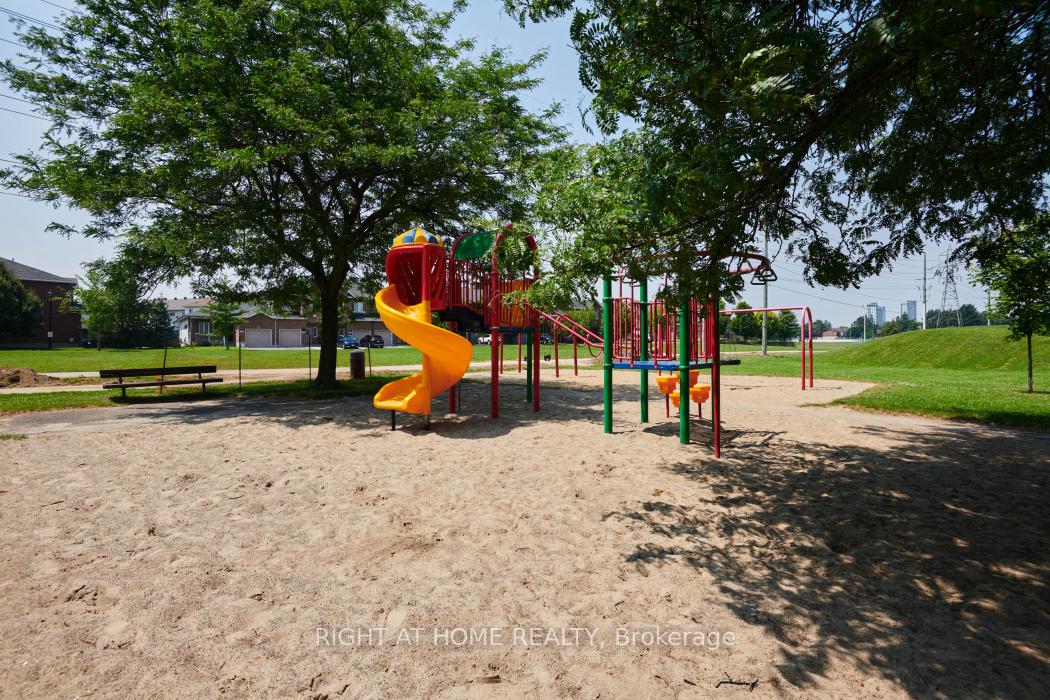 Photo 35 of Unit 92, 1913 Stonehenge Crescent S, Ottawa, Pineview — HOMEH