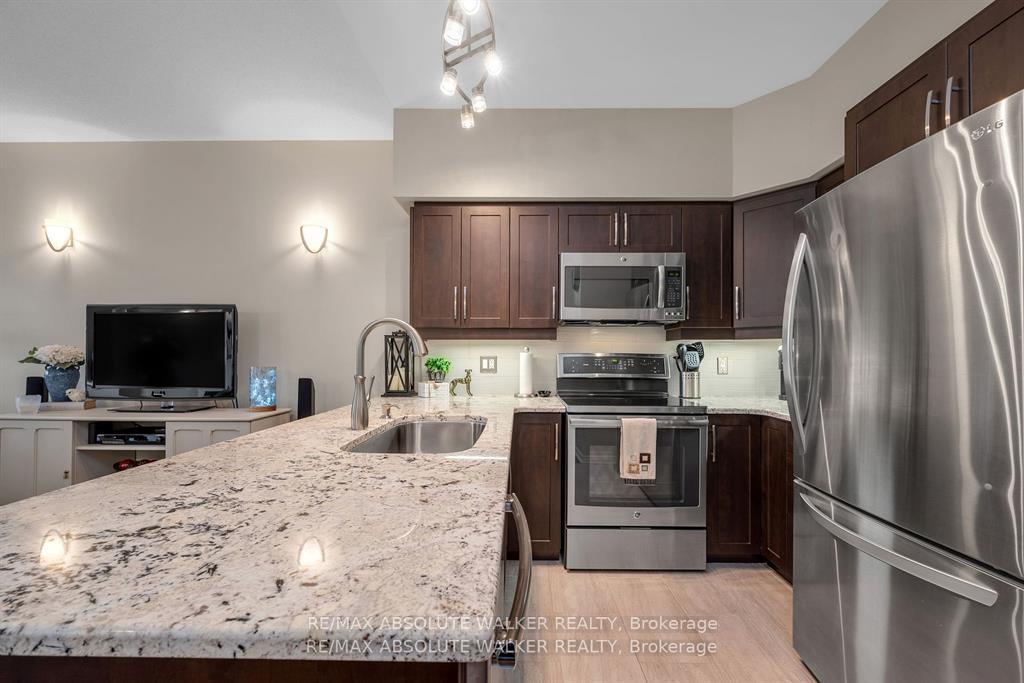 Photo 9 of 48 Edenvale Drive, Ottawa, Kanata - Beaverbrook — HOMEH