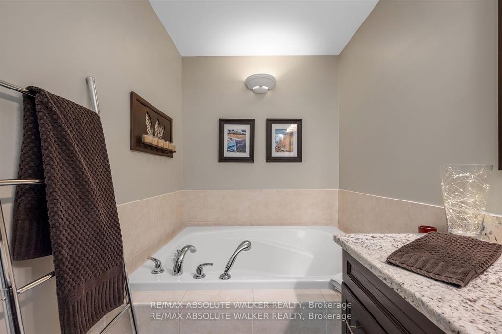 Photo 15 of 48 Edenvale Drive, Ottawa, Kanata - Beaverbrook — HOMEH