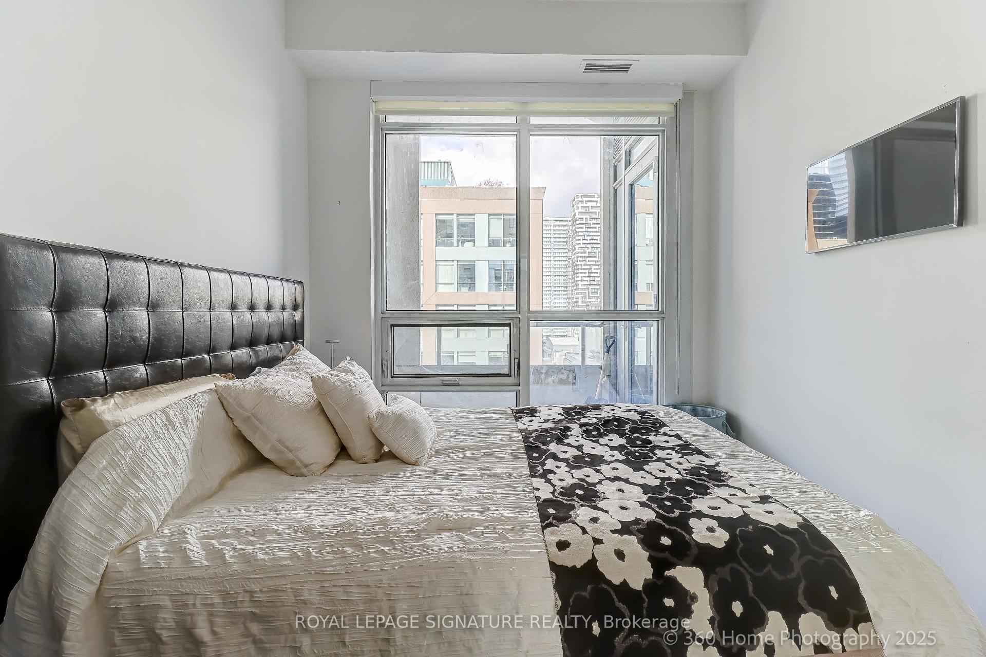 Photo 7 of Unit 2203, 88 Scott Street, Toronto, Church-Yonge Corridor — HOMEH