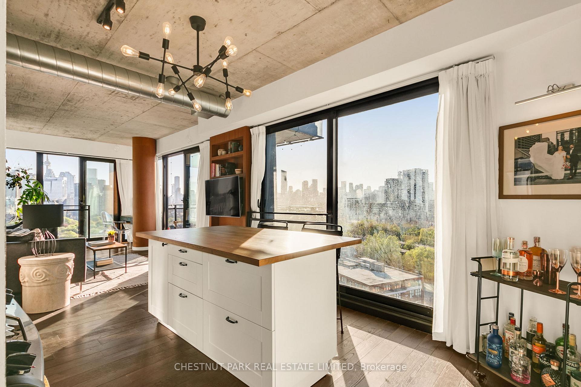 Photo 4 of Unit 1511, 51 Trolley Crescent, Toronto, Moss Park — HOMEH