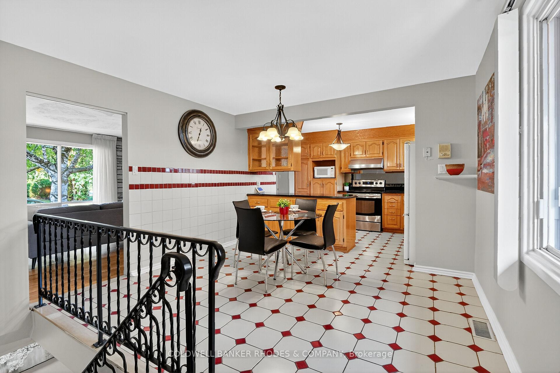 Photo 13 of 11 Willeth Avenue, Ottawa, City View/Skyline/Fisher Heights/Parkwood Hills — HOMEH