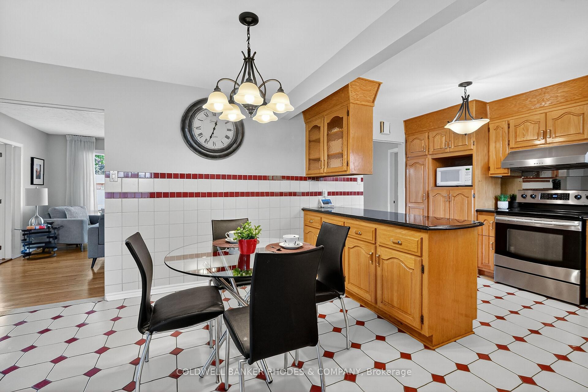 Photo 12 of 11 Willeth Avenue, Ottawa, City View/Skyline/Fisher Heights/Parkwood Hills — HOMEH