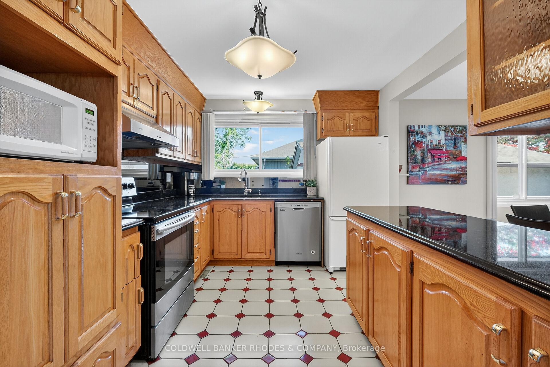 Photo 19 of 11 Willeth Avenue, Ottawa, City View/Skyline/Fisher Heights/Parkwood Hills — HOMEH