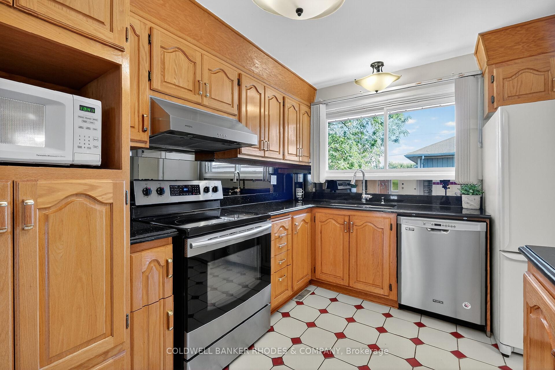 Photo 17 of 11 Willeth Avenue, Ottawa, City View/Skyline/Fisher Heights/Parkwood Hills — HOMEH
