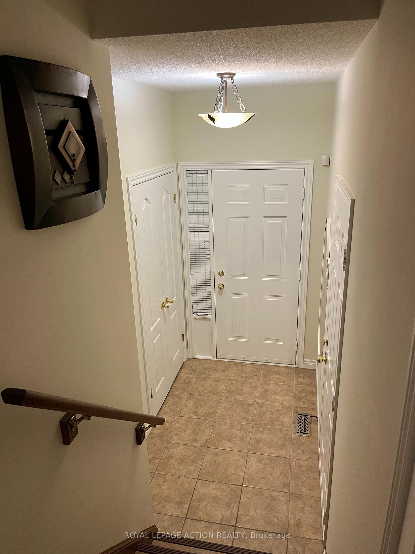 Photo 5 of Unit 20, 232 Stonehenge Drive, Hamilton, Meadowlands — HOMEH