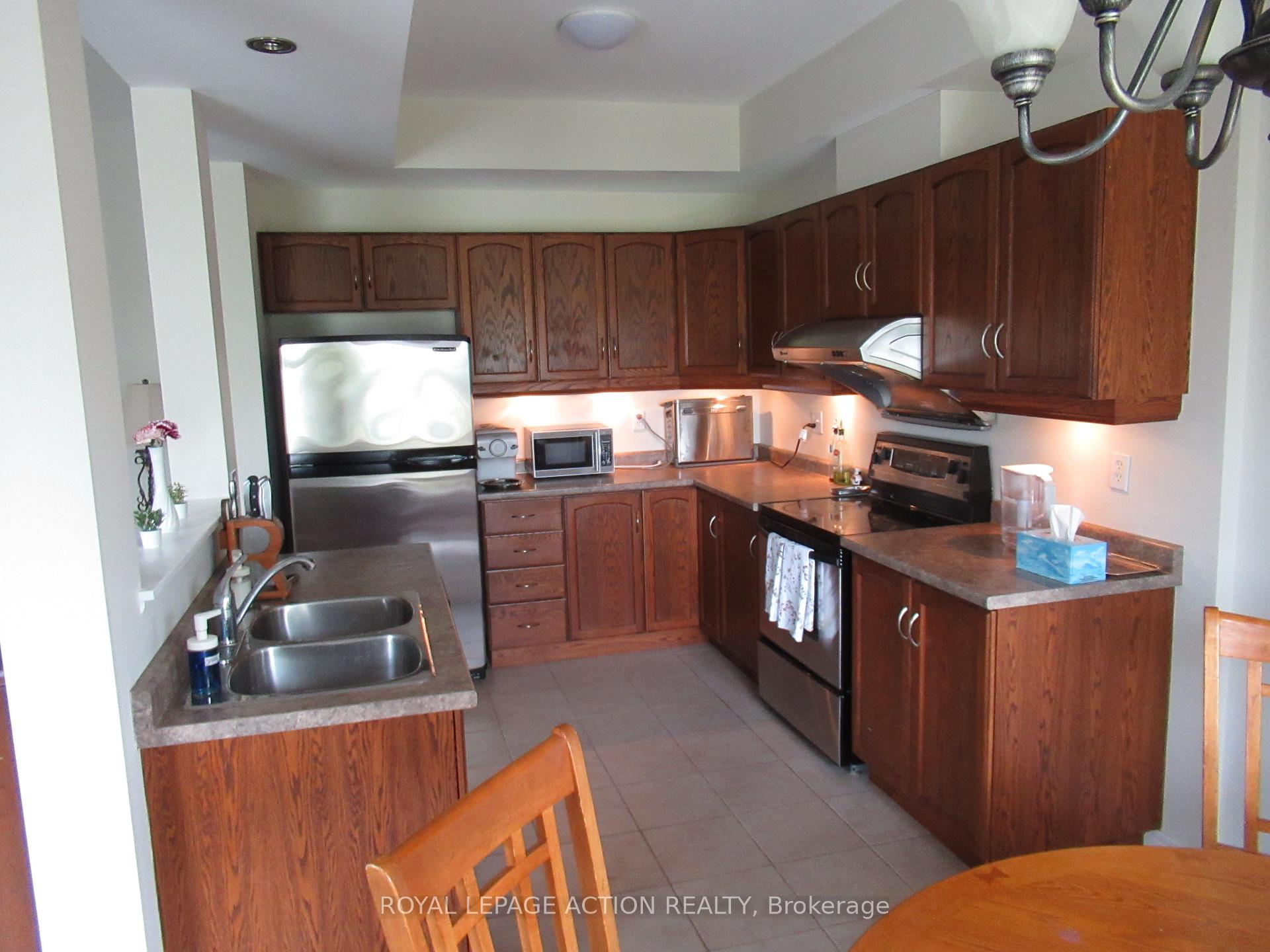 Photo 6 of Unit 20, 232 Stonehenge Drive, Hamilton, Meadowlands — HOMEH