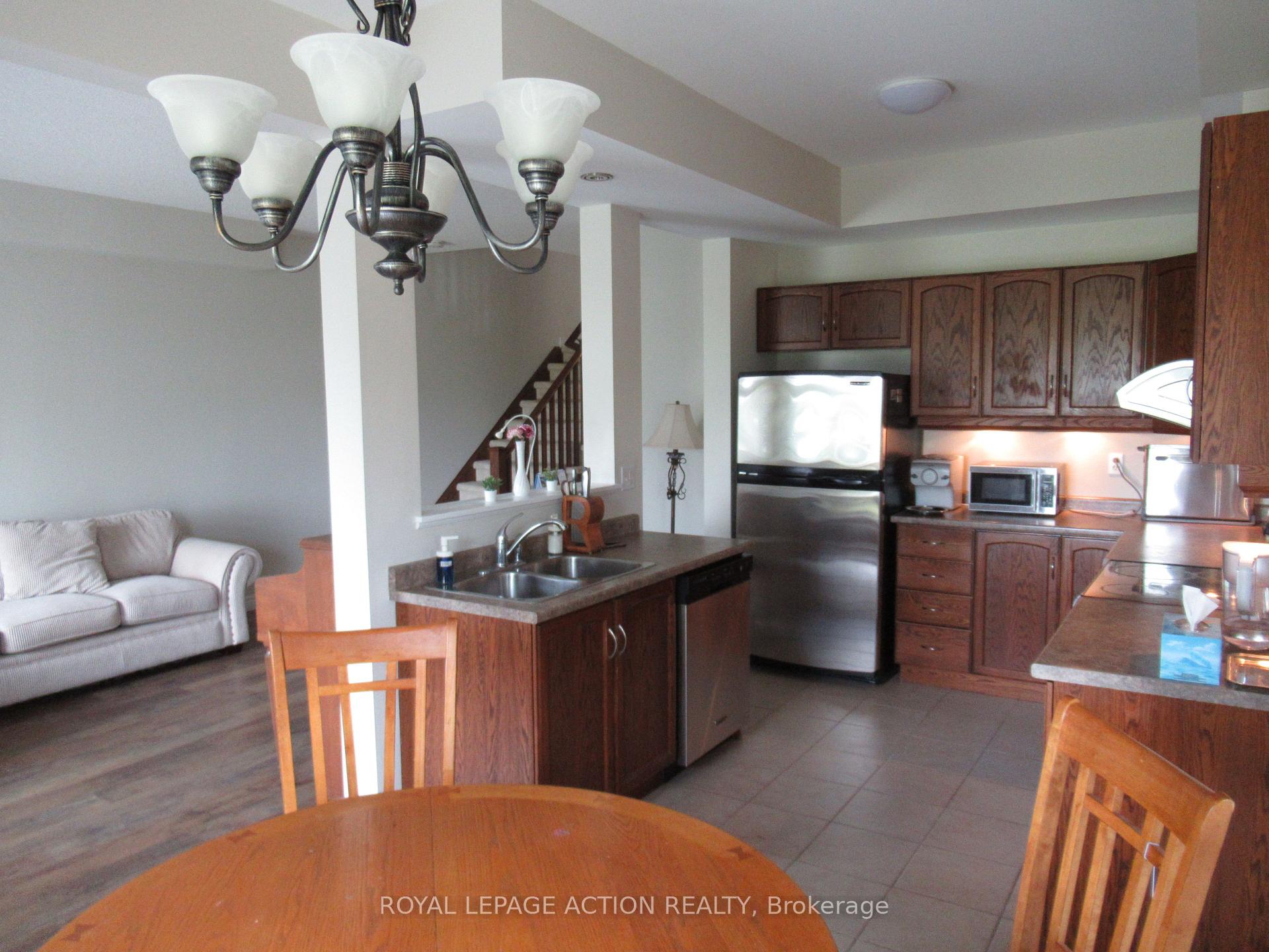 Photo 7 of Unit 20, 232 Stonehenge Drive, Hamilton, Meadowlands — HOMEH