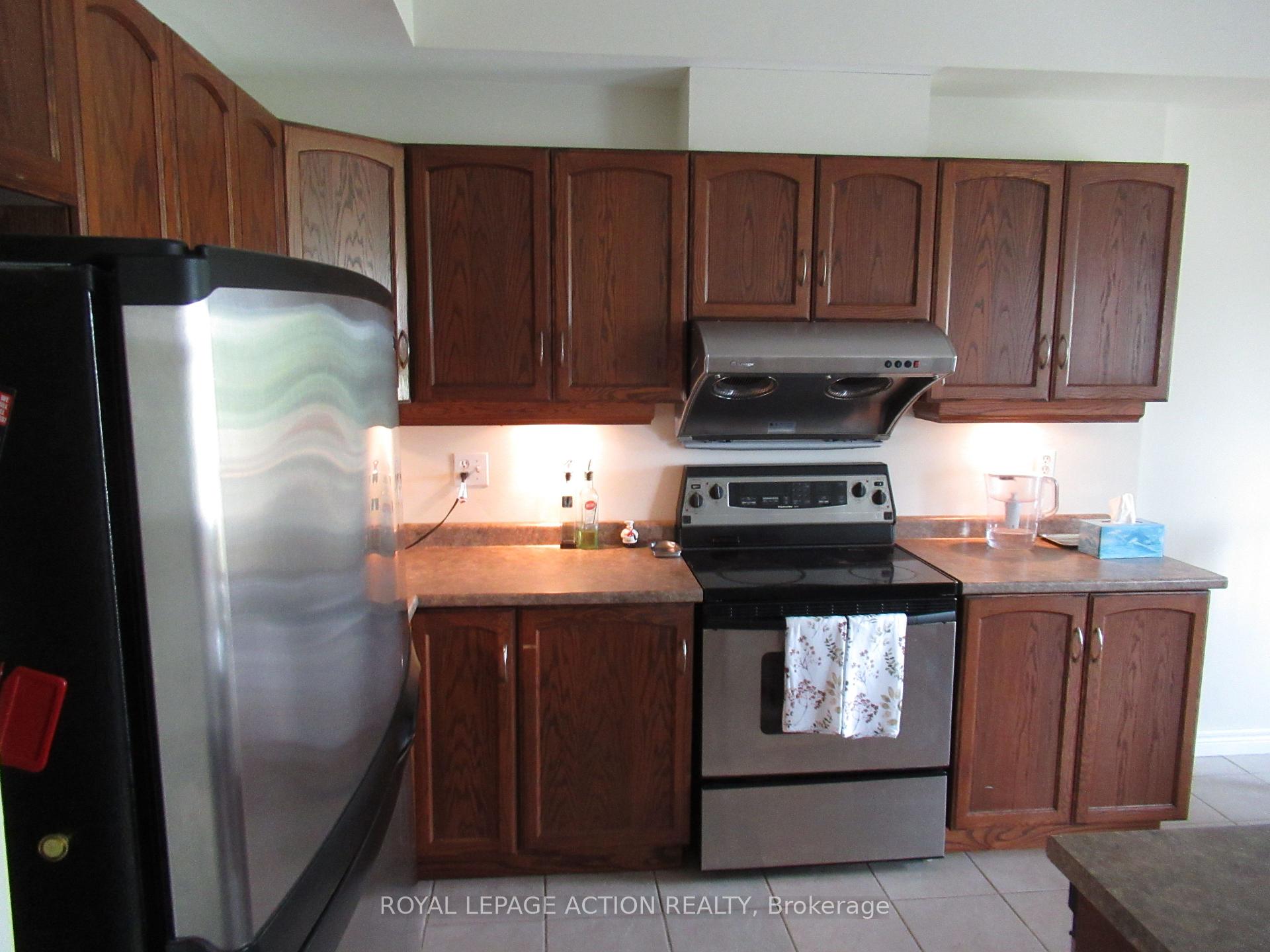 Photo 8 of Unit 20, 232 Stonehenge Drive, Hamilton, Meadowlands — HOMEH