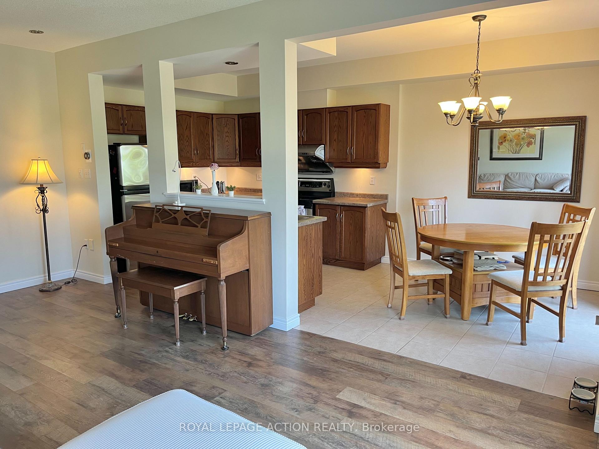 Photo 9 of Unit 20, 232 Stonehenge Drive, Hamilton, Meadowlands — HOMEH