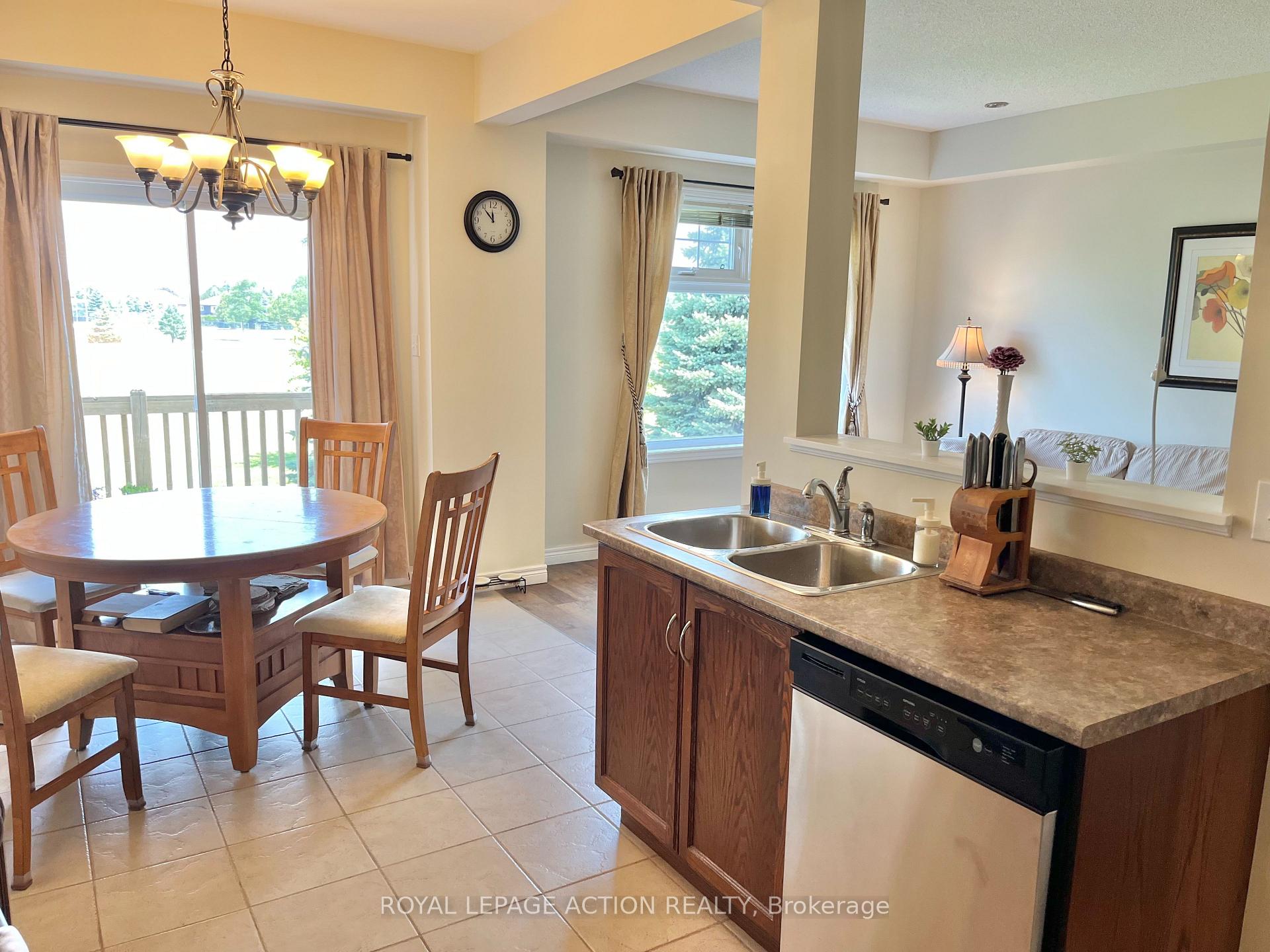 Photo 10 of Unit 20, 232 Stonehenge Drive, Hamilton, Meadowlands — HOMEH