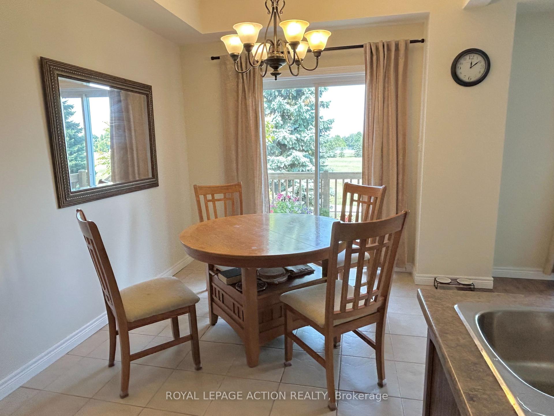 Photo 11 of Unit 20, 232 Stonehenge Drive, Hamilton, Meadowlands — HOMEH