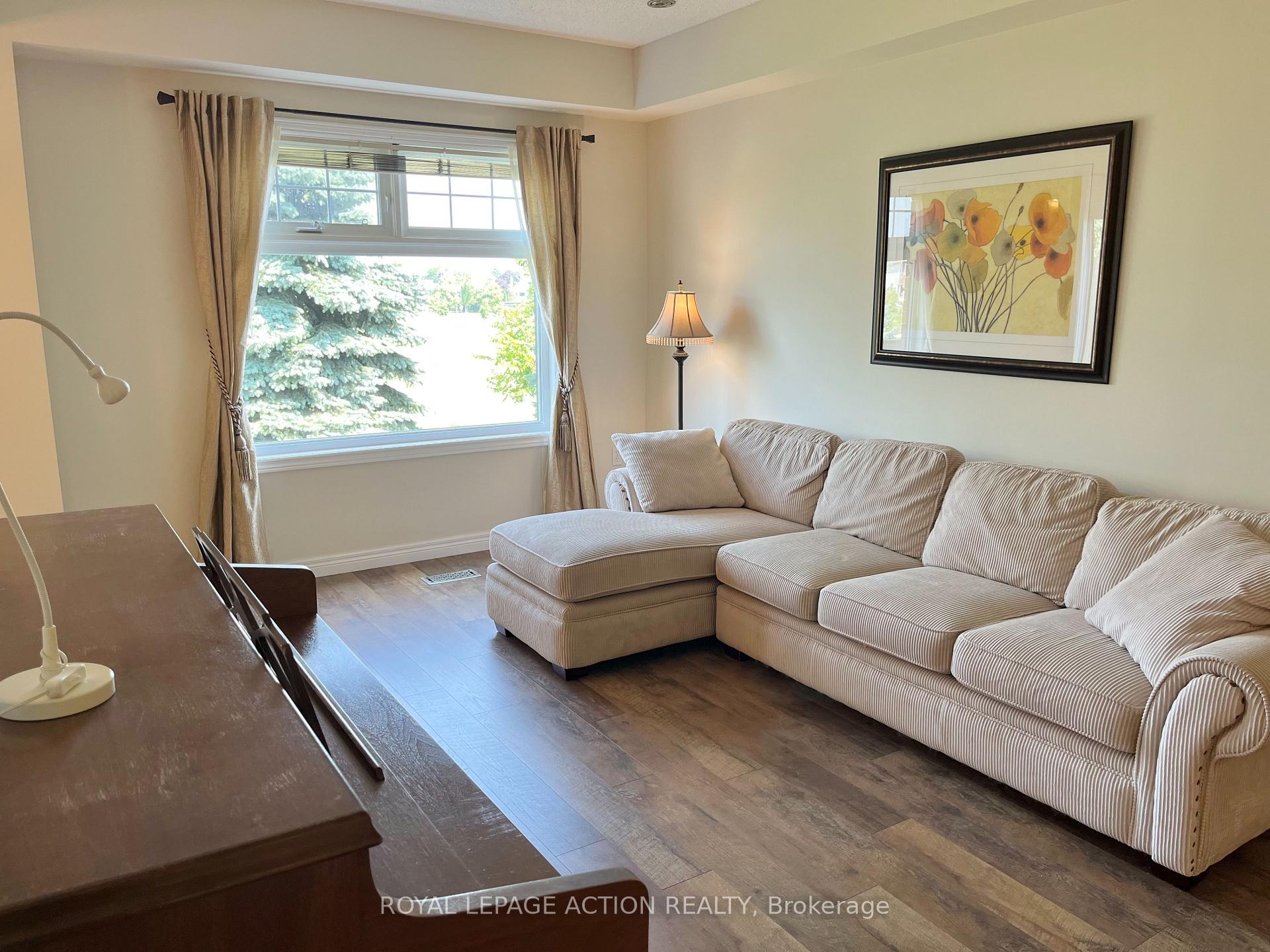 Photo 12 of Unit 20, 232 Stonehenge Drive, Hamilton, Meadowlands — HOMEH