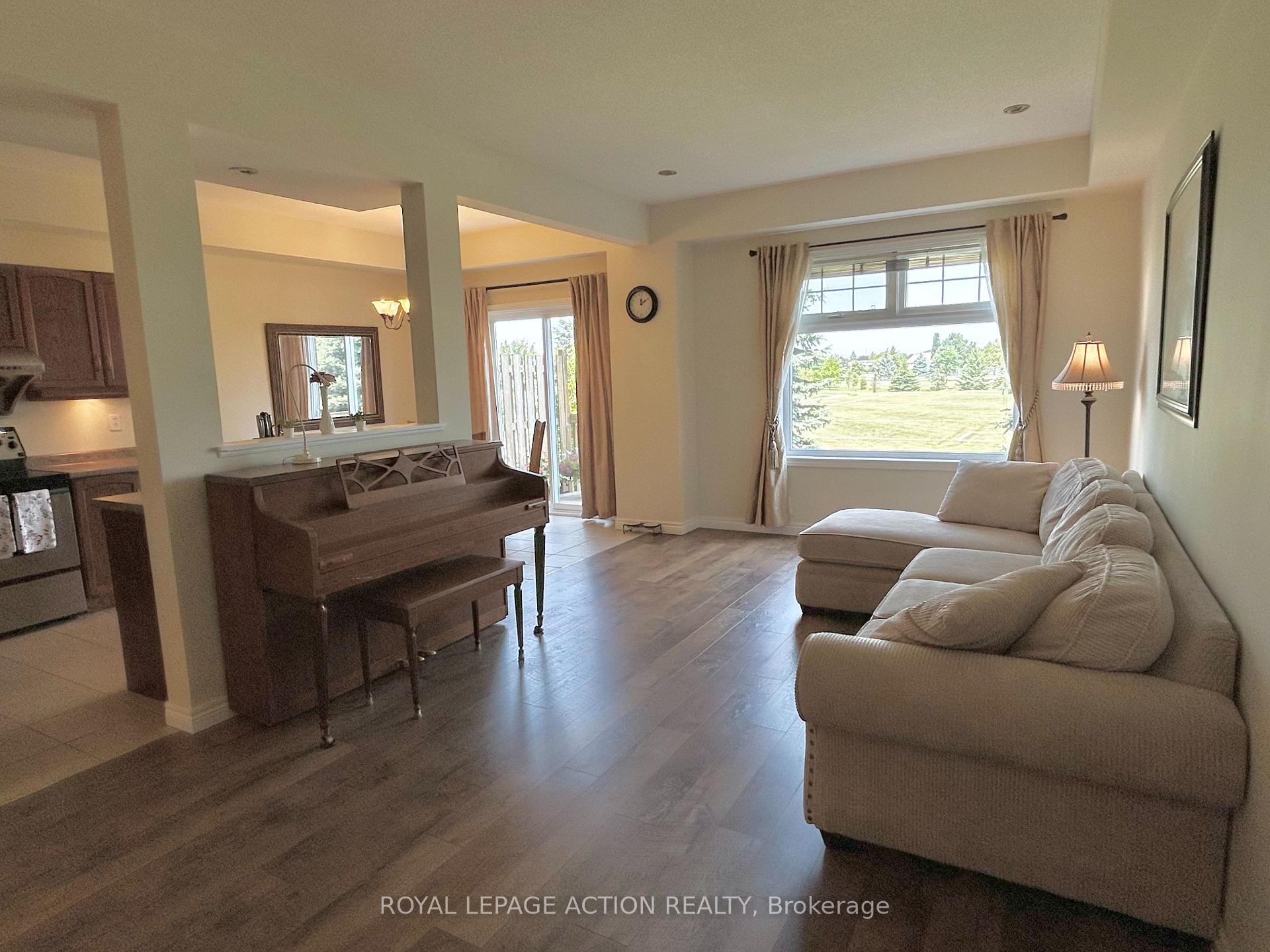 Photo 13 of Unit 20, 232 Stonehenge Drive, Hamilton, Meadowlands — HOMEH