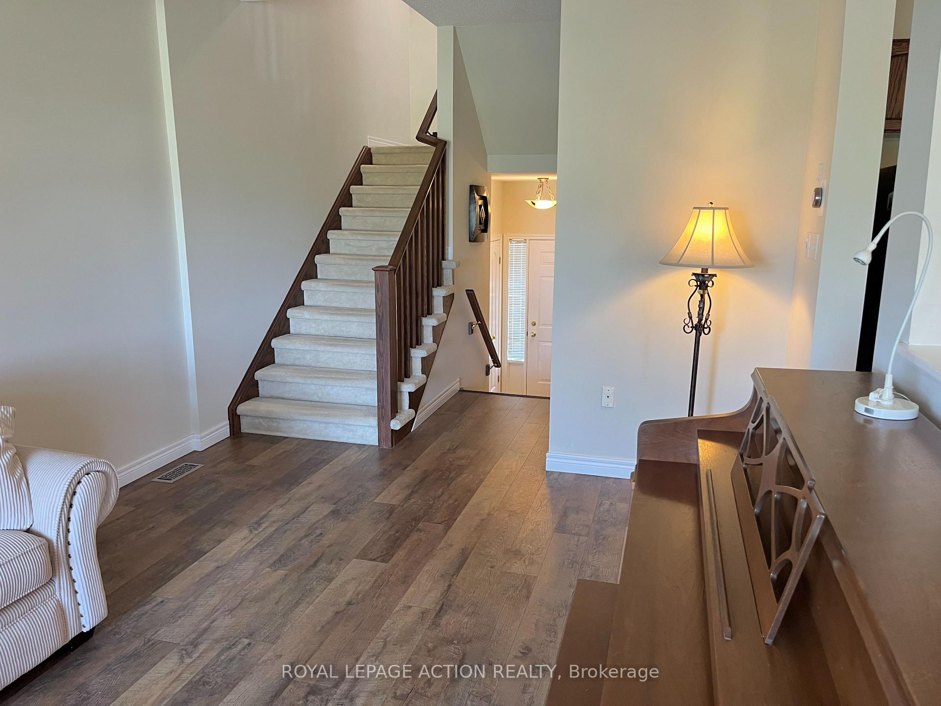 Photo 14 of Unit 20, 232 Stonehenge Drive, Hamilton, Meadowlands — HOMEH
