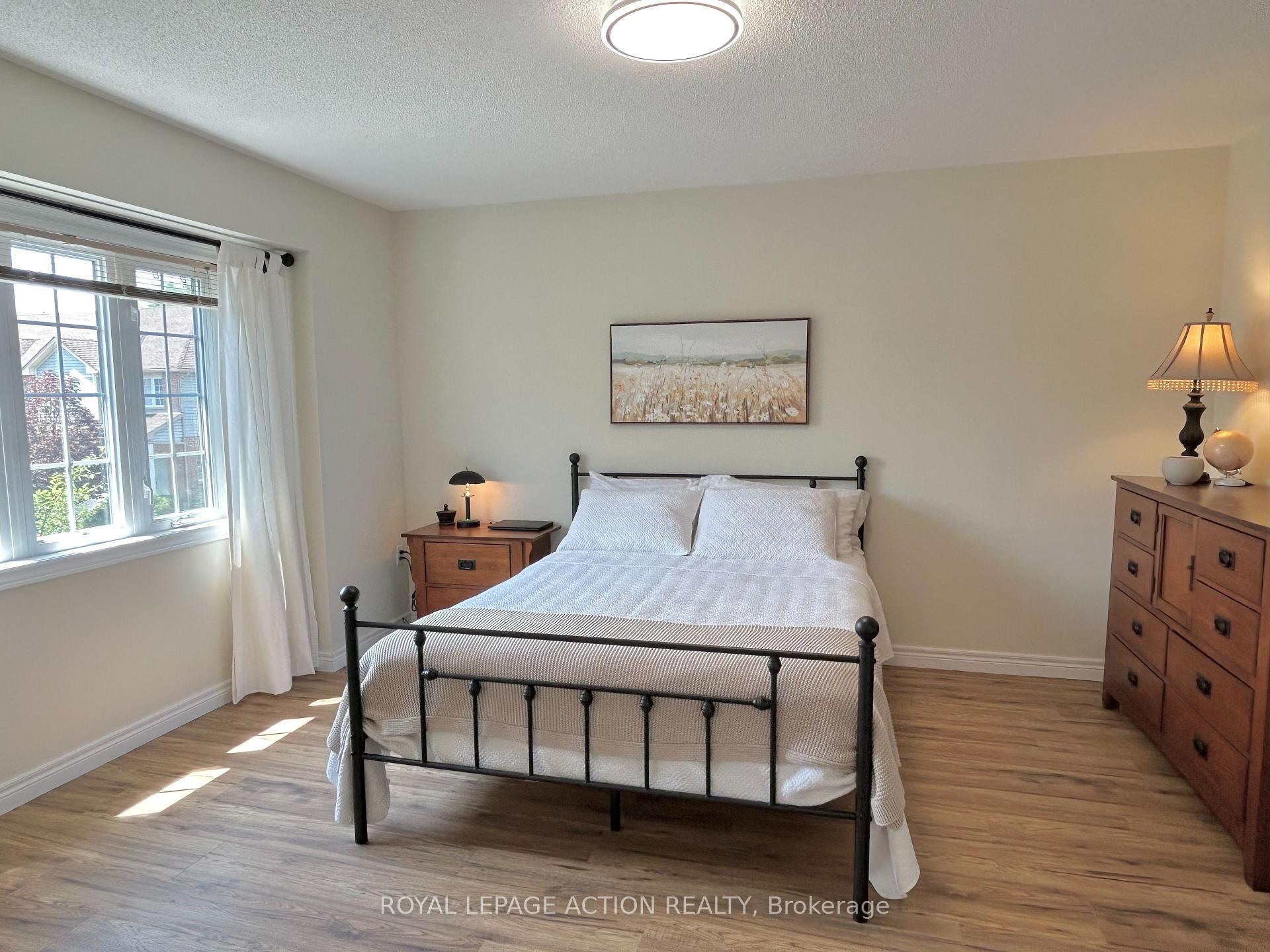 Photo 16 of Unit 20, 232 Stonehenge Drive, Hamilton, Meadowlands — HOMEH