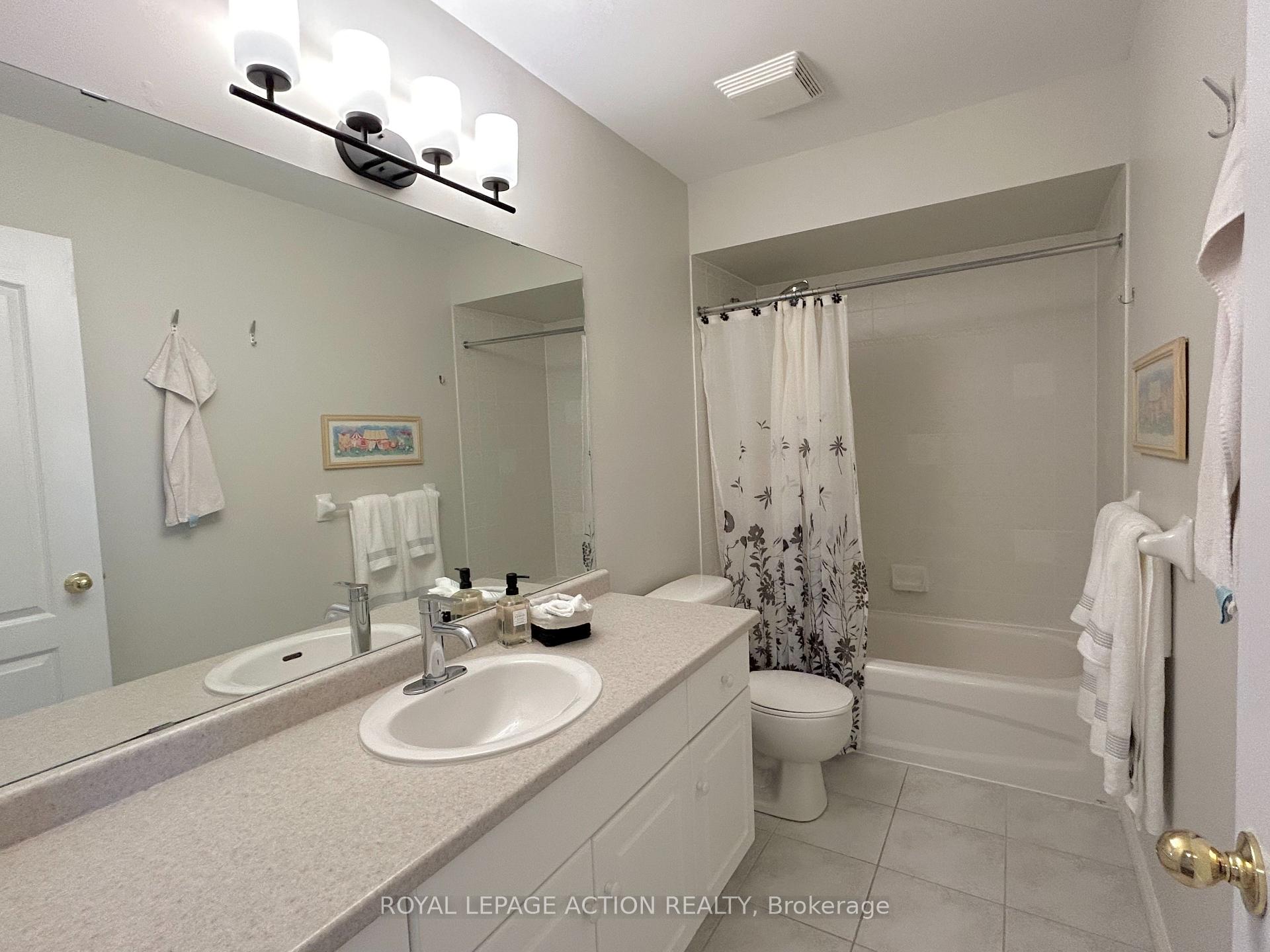 Photo 22 of Unit 20, 232 Stonehenge Drive, Hamilton, Meadowlands — HOMEH