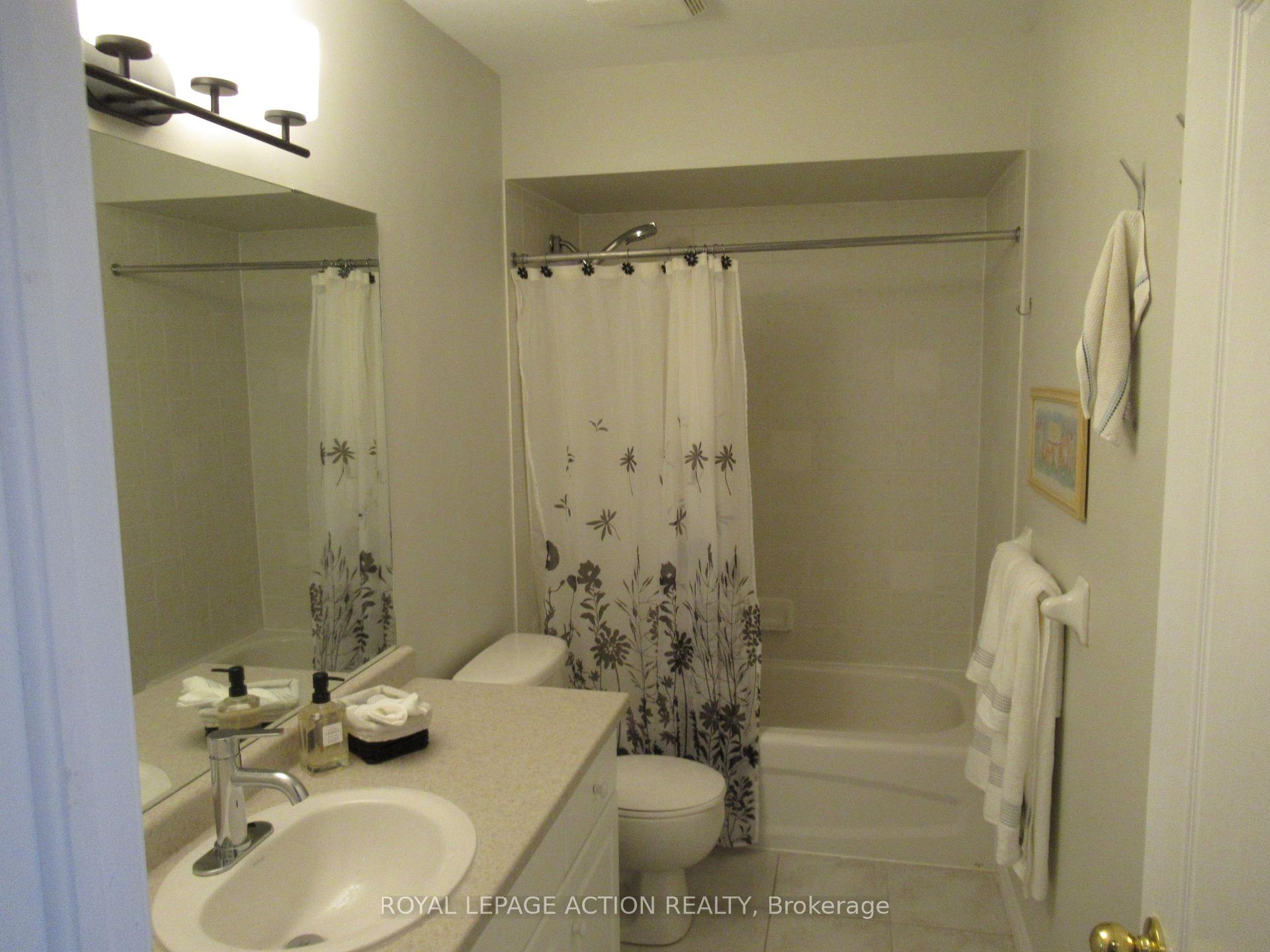 Photo 23 of Unit 20, 232 Stonehenge Drive, Hamilton, Meadowlands — HOMEH