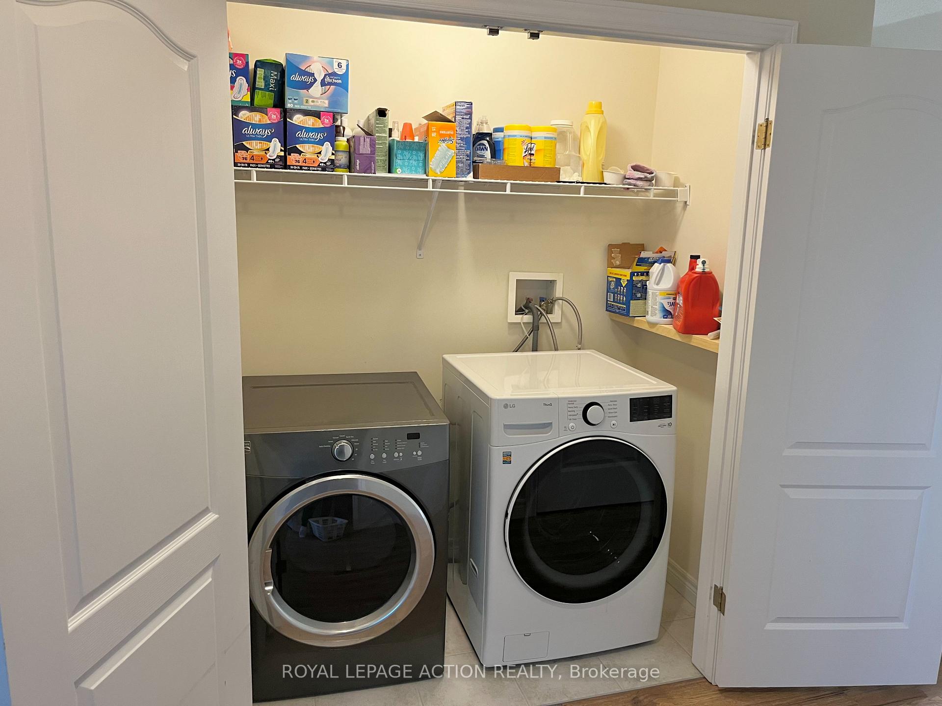 Photo 24 of Unit 20, 232 Stonehenge Drive, Hamilton, Meadowlands — HOMEH