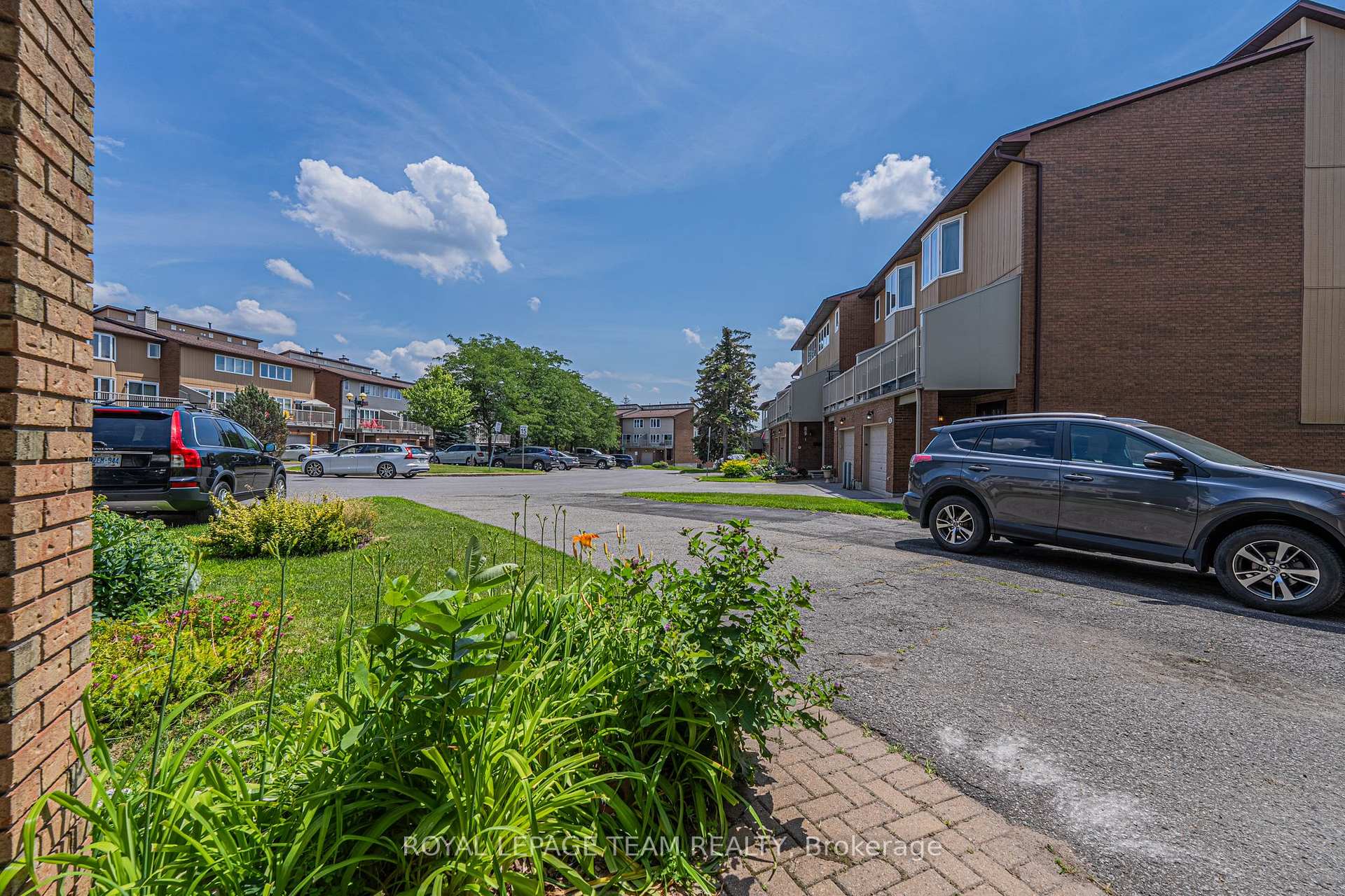 Photo 4 of 28 Huntview Private, Ottawa, Hunt Club/Western Community — HOMEH