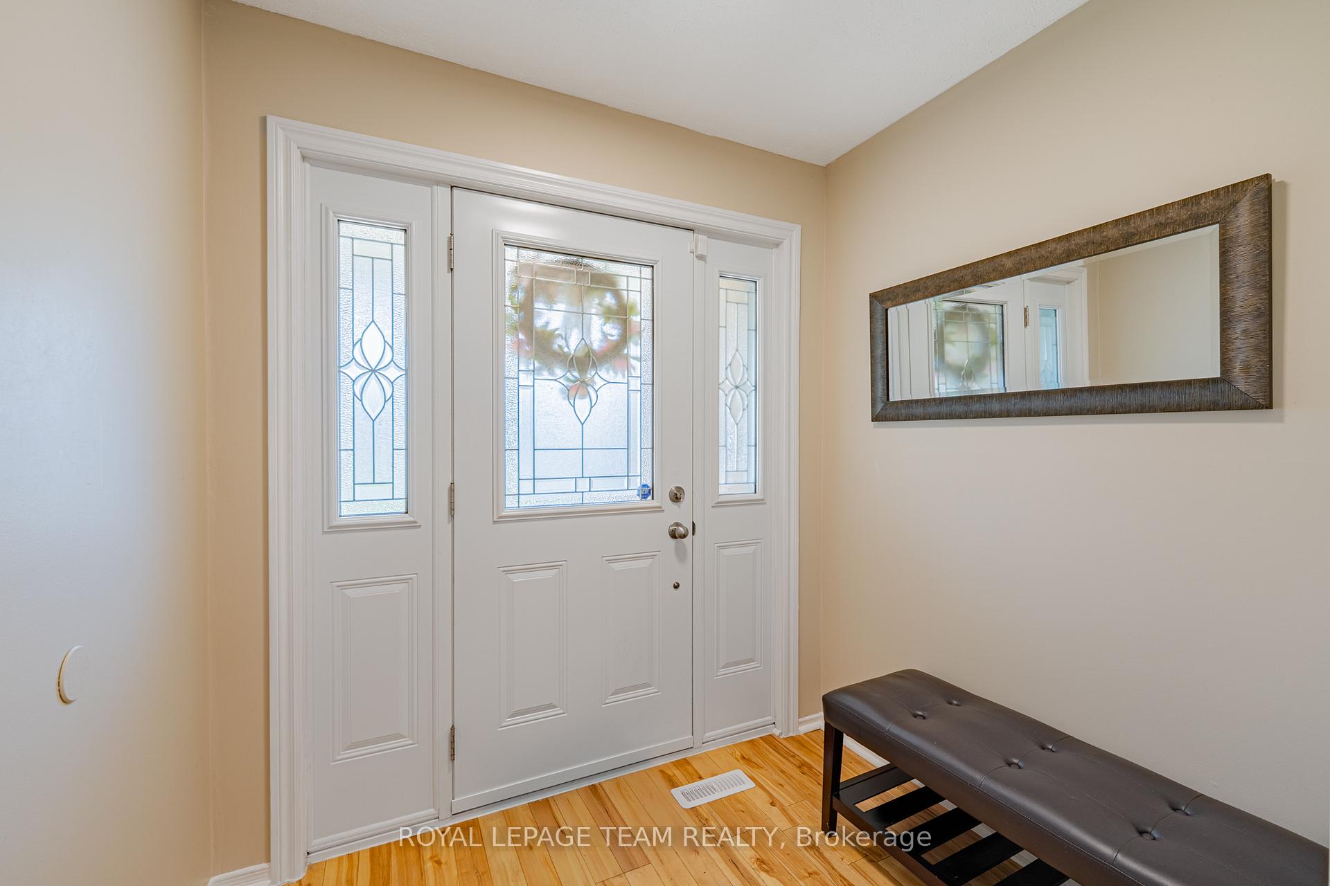 Photo 5 of 28 Huntview Private, Ottawa, Hunt Club/Western Community — HOMEH