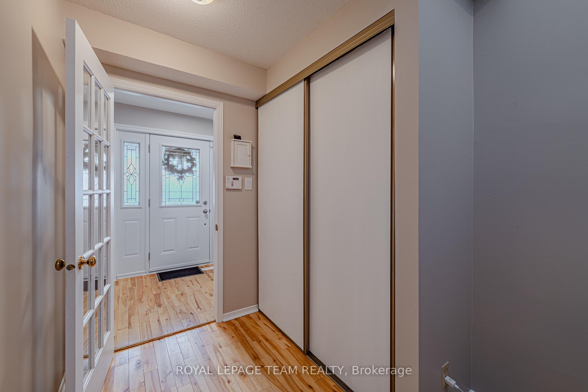 Photo 6 of 28 Huntview Private, Ottawa, Hunt Club/Western Community — HOMEH