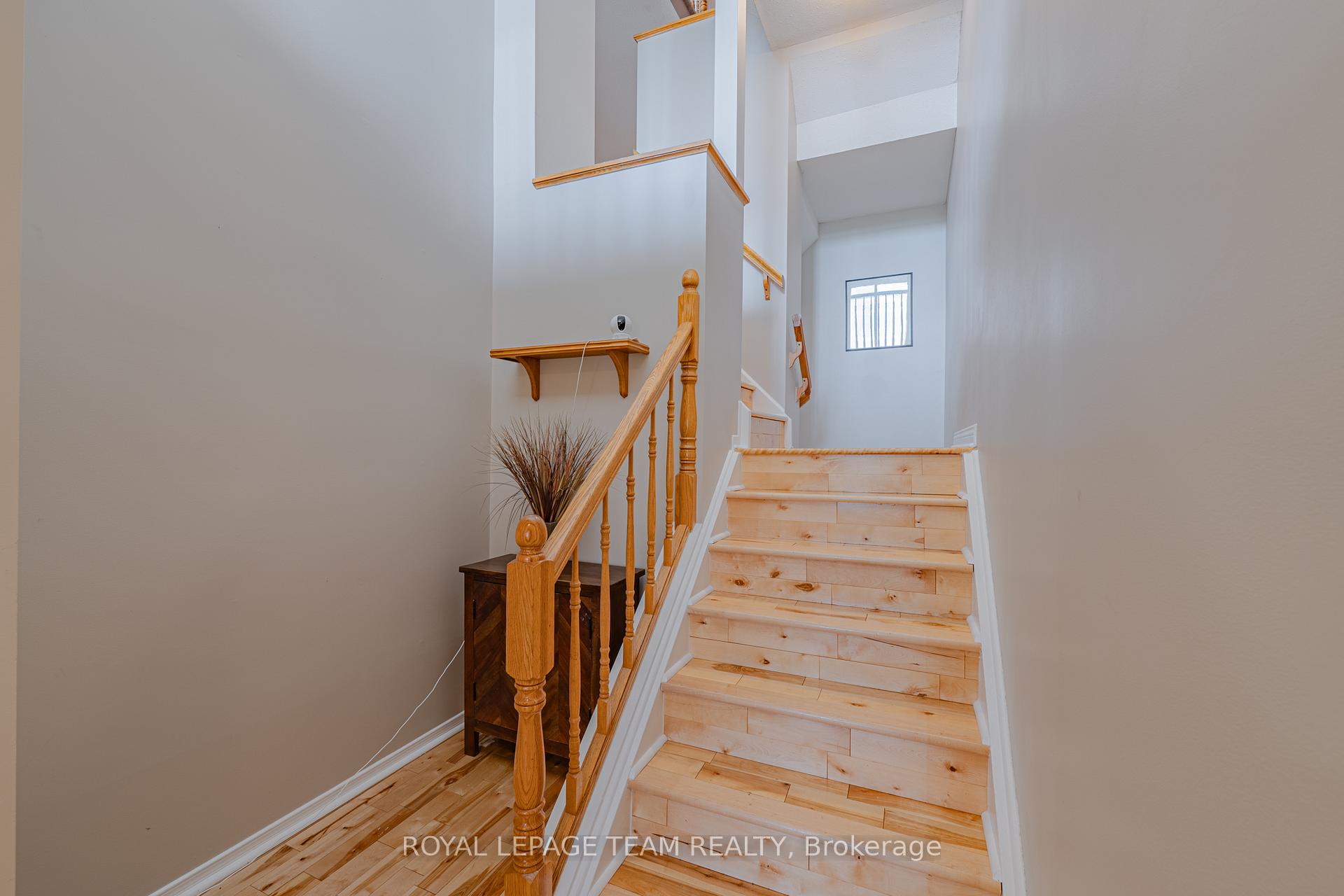 Photo 8 of 28 Huntview Private, Ottawa, Hunt Club/Western Community — HOMEH