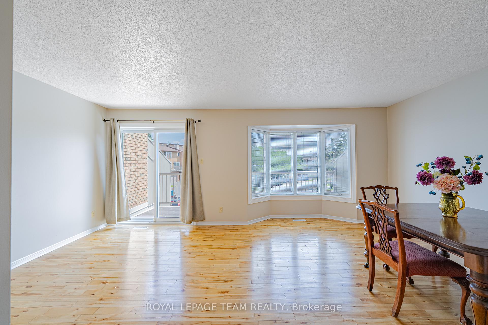 Photo 10 of 28 Huntview Private, Ottawa, Hunt Club/Western Community — HOMEH